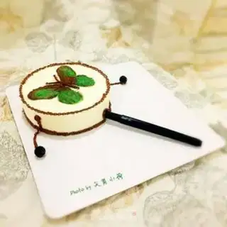 Make A hand-drawing mousse drum cake step 18