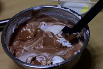 Make coca roll step 8