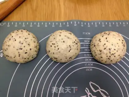 Make Black sesame toast step 4