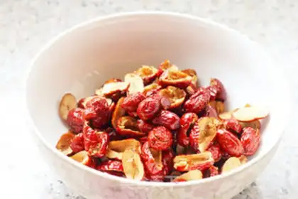 Make Homemade red date mud step 1