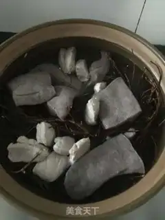 Make Pigs make chicken bones step 1