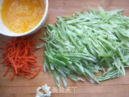 Make Scrambled eggs step 1
