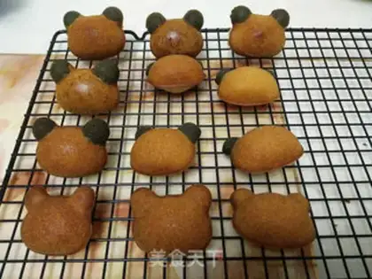 Make Bear lollipop cake step 9