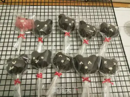 Make Bear lollipop cake step 11