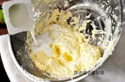Make Banana marfin cake step 2