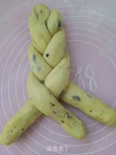 Make raisin braid bread step 4