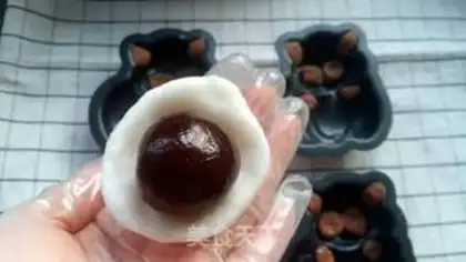 Make The raccoon ice-skin mooncake step 8
