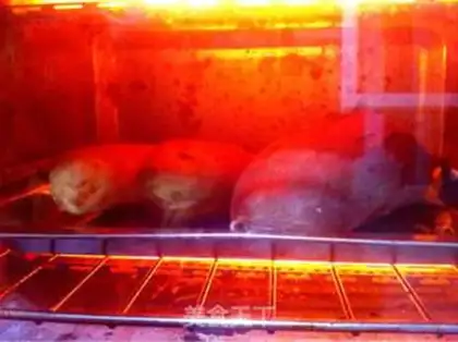 Make The roasted melon will take two steps step 2