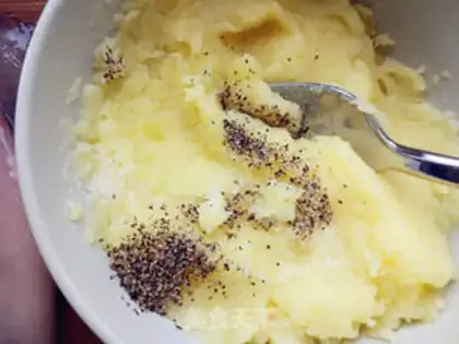Make Spicy squid roasted potatoes step 1