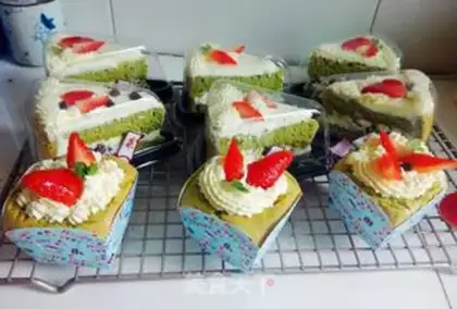 Make Spinach red bean cake step 15