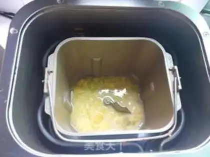 Make No-oiled potato bread step 1