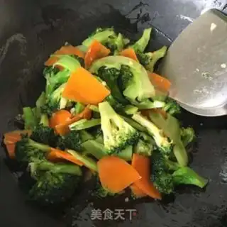 Make Garlic fried broccoli step 7