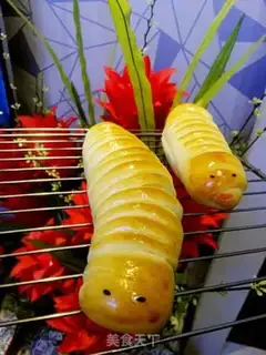 Make caterpillar bread step 13
