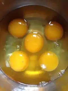 Make Cream egg shrimp box step 2