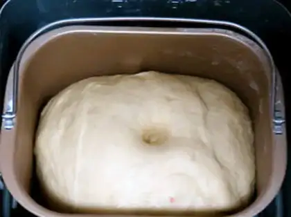 Make A charming drop of flowers and a hand to tear bread step 3