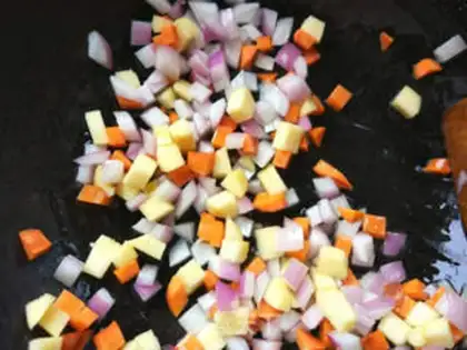 Make Little yellow curry beef step 4