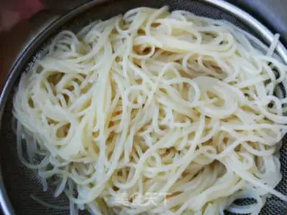Make Quick hands on the Korean side step 2