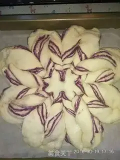Make The potato is a flowered bread step 17