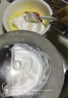 Make walnut cupcakes step 8