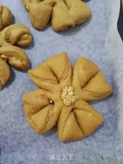 Make Red sugar walnut pack step 15