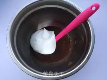 Make Coco Chifeng cream cake step 5
