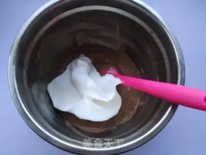Make Coco Chifeng cream cake step 6