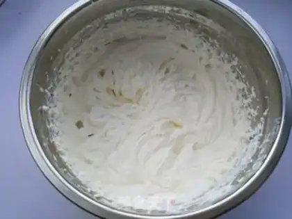 Make Coco Chifeng cream cake step 12