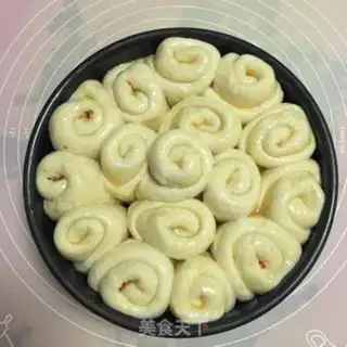 Make Rose bread step 12