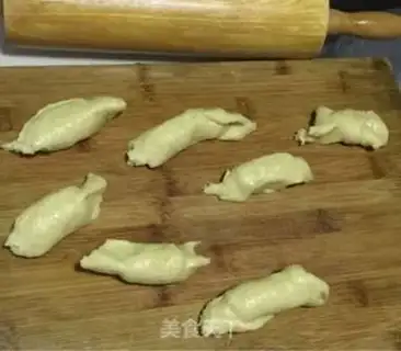 Make Hand grab cake step 3
