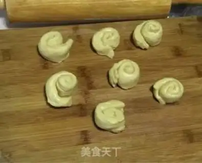 Make Hand grab cake step 4