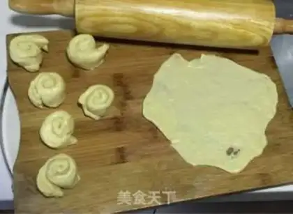 Make Hand grab cake step 5