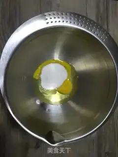 Make Lotus cheese cartoon cake step 1
