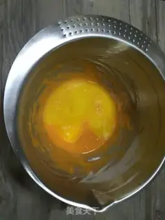 Make Lotus cheese cartoon cake step 3