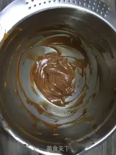 Make Lotus cheese cartoon cake step 5