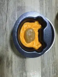 Make Lotus cheese cartoon cake step 7