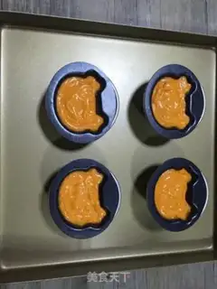 Make Lotus cheese cartoon cake step 8