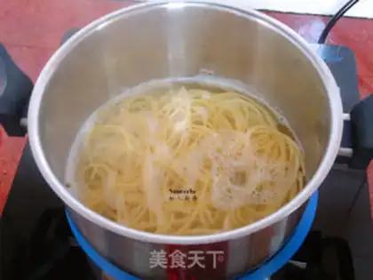 Make Spaghetti with mushrooms step 1