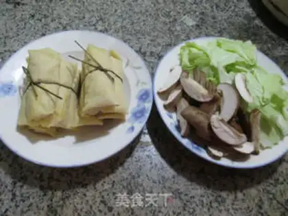 Make Noodles for mushroom cabbage step 0