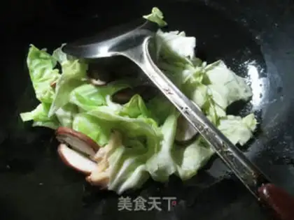 Make Noodles for mushroom cabbage step 1