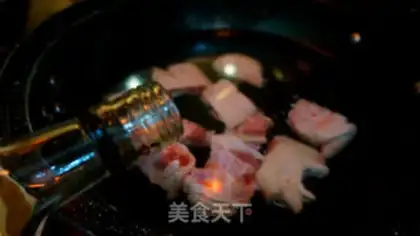 Make Hot pig hoof hotpot step 1