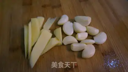 Make Hot pig hoof hotpot step 2