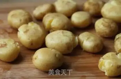 Make Roasted potatoes step 1