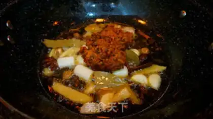 Make Hot pig hoof hotpot step 7