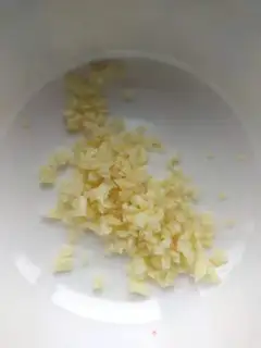Make Garlic eggs step 1