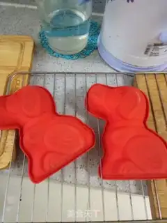Make Cat, fruit, cream cake step 0