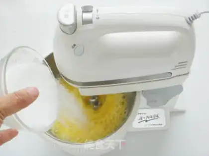 Make Cat, fruit, cream cake step 3