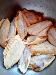 Make Honey, fried chicken wings step 1