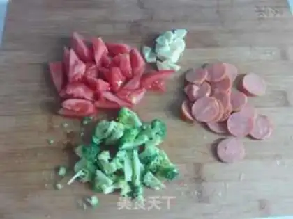 Make Tomato ham noodles step 2