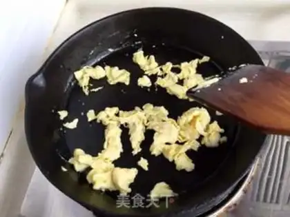 Make Snowcracker ham and egg fried rice step 3