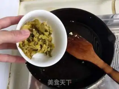 Make Snowcracker ham and egg fried rice step 4